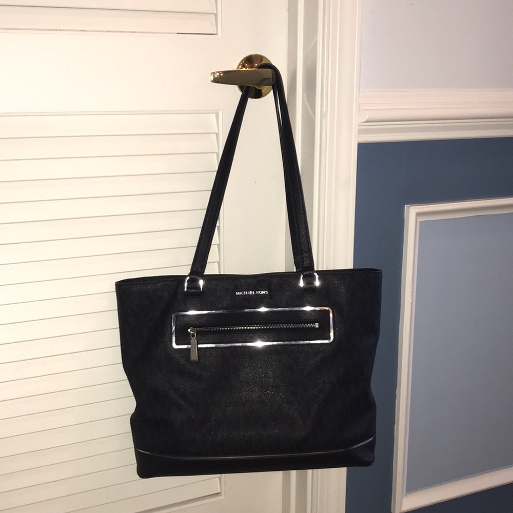 Michael Kors Should Strap Purse